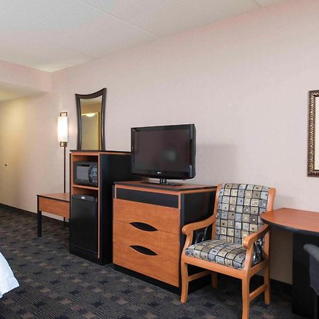 Hampton Inn And Suites Indianapolis-Фишърс Екстериор снимка