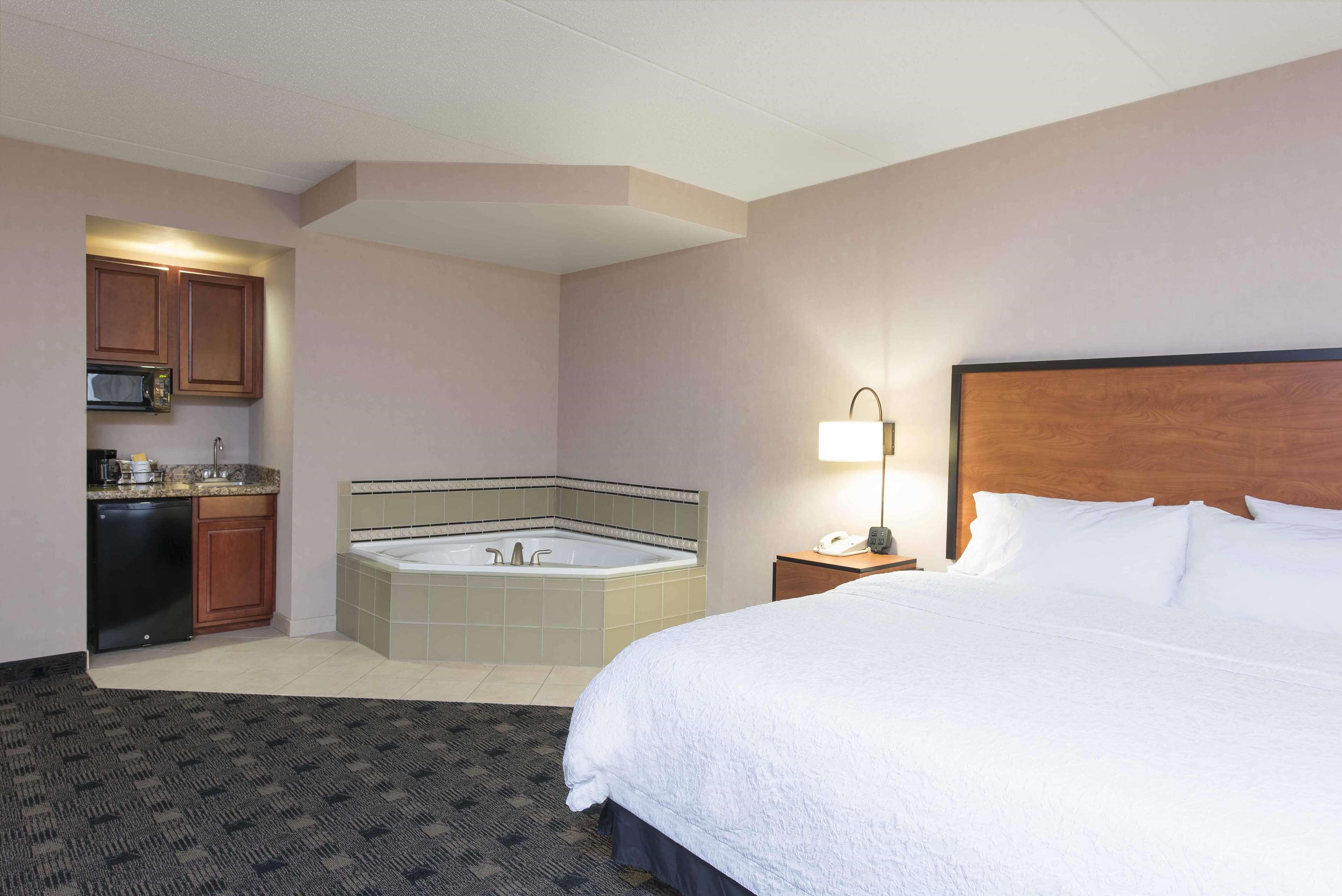 Hampton Inn And Suites Indianapolis-Фишърс Екстериор снимка